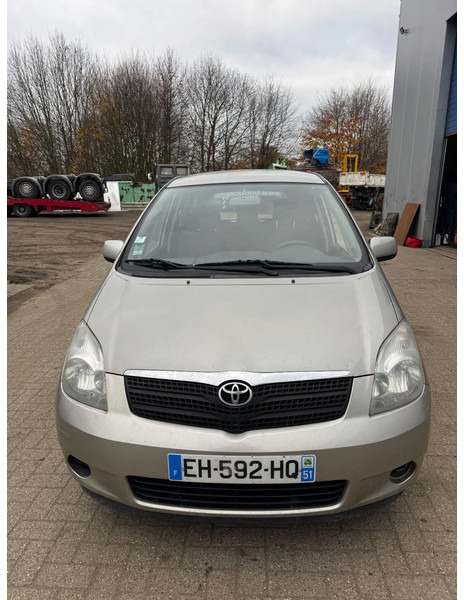 Toyota Corolla Verso **D4D-AIRCO** - Voiture: photos 2 Toyota Corolla Verso **D4D-AIRCO** - Voiture: photos 2