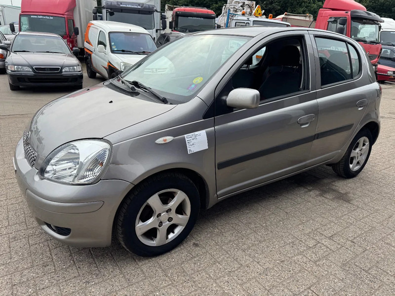 Toyota Yaris **5DOORS-PETROL-BELGIAN CAR-AIRCO** - Voiture à hayon: photos 1 Toyota Yaris **5DOORS-PETROL-BELGIAN CAR-AIRCO** - Voiture à hayon: photos 1
