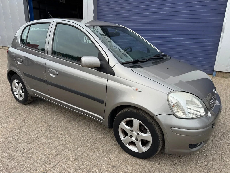 Toyota Yaris **5DOORS-PETROL-BELGIAN CAR-AIRCO** - Voiture à hayon: photos 3 Toyota Yaris **5DOORS-PETROL-BELGIAN CAR-AIRCO** - Voiture à hayon: photos 3