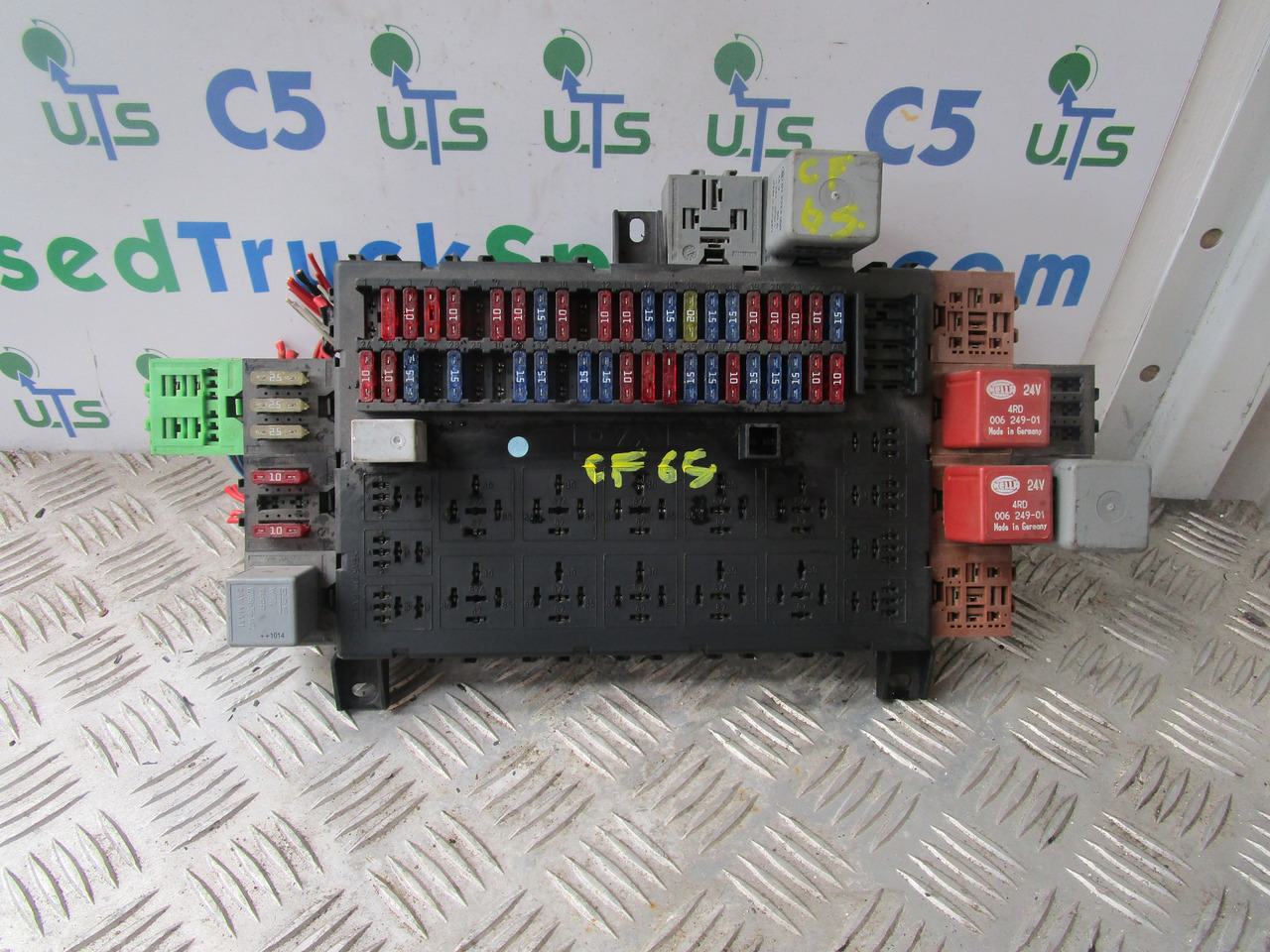 DAF CF 65 FUSEBOARD P/NO 518685102/02 - Système électrique pour Camion: photos 1 DAF CF 65 FUSEBOARD P/NO 518685102/02 - Système électrique pour Camion: photos 1