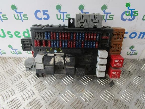 DAF CF 75/85 FUSEBOARD PART NO 1373830/518685003/01 - Système électrique pour Camion: photos 1 DAF CF 75/85 FUSEBOARD PART NO 1373830/518685003/01 - Système électrique pour Camion: photos 1