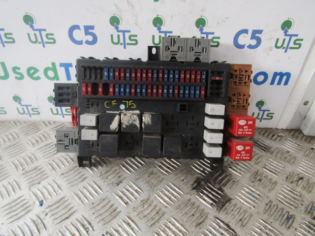 DAF CF75 FUSE BOARD 1373830 - Système électrique pour Camion: photos 1 DAF CF75 FUSE BOARD 1373830 - Système électrique pour Camion: photos 1