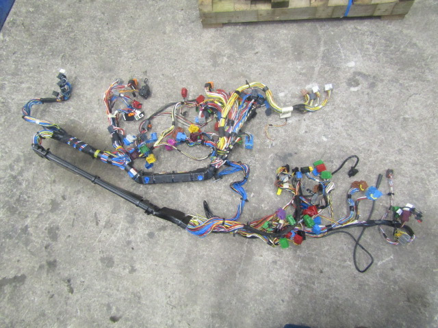 DAF LF 220 EURO 6 FULL CAB WIRING HARNESS P/NO 7422626863 P01 - Système électrique pour Camion: photos 1 DAF LF 220 EURO 6 FULL CAB WIRING HARNESS P/NO 7422626863 P01 - Système électrique pour Camion: photos 1