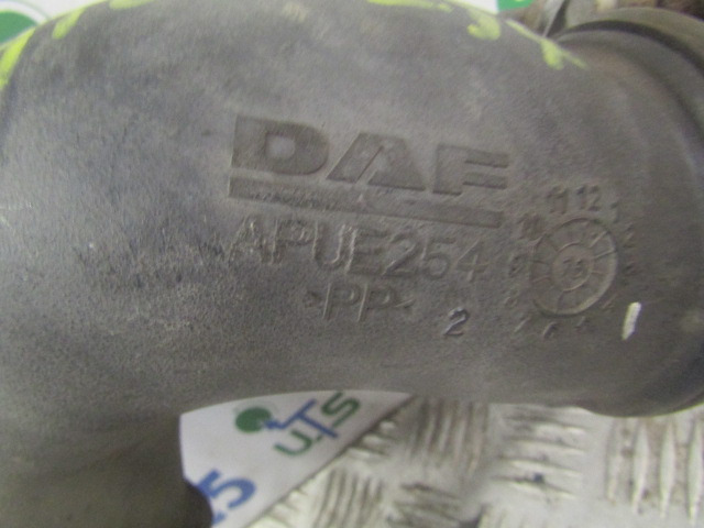 DAF LF 220 EURO 6 INTERCOOLER PIPE P/NO APUE 254 - Moteur et pièces pour Camion: photos 2 DAF LF 220 EURO 6 INTERCOOLER PIPE P/NO APUE 254 - Moteur et pièces pour Camion: photos 2