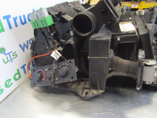 DAF XF 105 HEATER MATRIX COMPLETE P/NO 1697537 - Moteur et pièces pour Camion: photos 2 DAF XF 105 HEATER MATRIX COMPLETE P/NO 1697537 - Moteur et pièces pour Camion: photos 2
