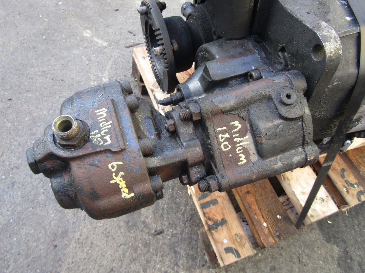 EATON 6 SPEED PTO (5206B GEARBOX) - Hydraulique pour Camion: photos 1 EATON 6 SPEED PTO (5206B GEARBOX) - Hydraulique pour Camion: photos 1