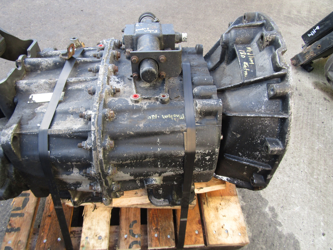 EATON 6 SPEED RENAULT MIDLUM GEARBOX TYPE FSO/5206B - Boîte de vitesse pour Camion: photos 3 EATON 6 SPEED RENAULT MIDLUM GEARBOX TYPE FSO/5206B - Boîte de vitesse pour Camion: photos 3