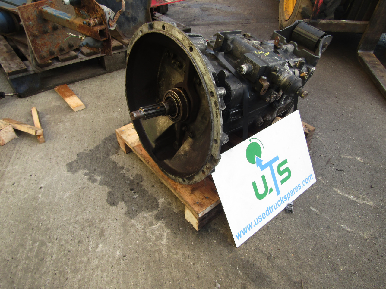 EATON 6 SPEED RENAULT MIDLUM GEARBOX TYPE FSO/5206B - Boîte de vitesse pour Camion: photos 1 EATON 6 SPEED RENAULT MIDLUM GEARBOX TYPE FSO/5206B - Boîte de vitesse pour Camion: photos 1