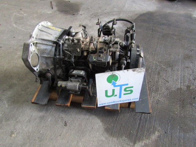 ISUZU 6 SPEED MANUAL GEARBOX P/NO MZ087 – TO257182 - Boîte de vitesse pour Camion: photos 3 ISUZU 6 SPEED MANUAL GEARBOX P/NO MZ087 – TO257182 - Boîte de vitesse pour Camion: photos 3