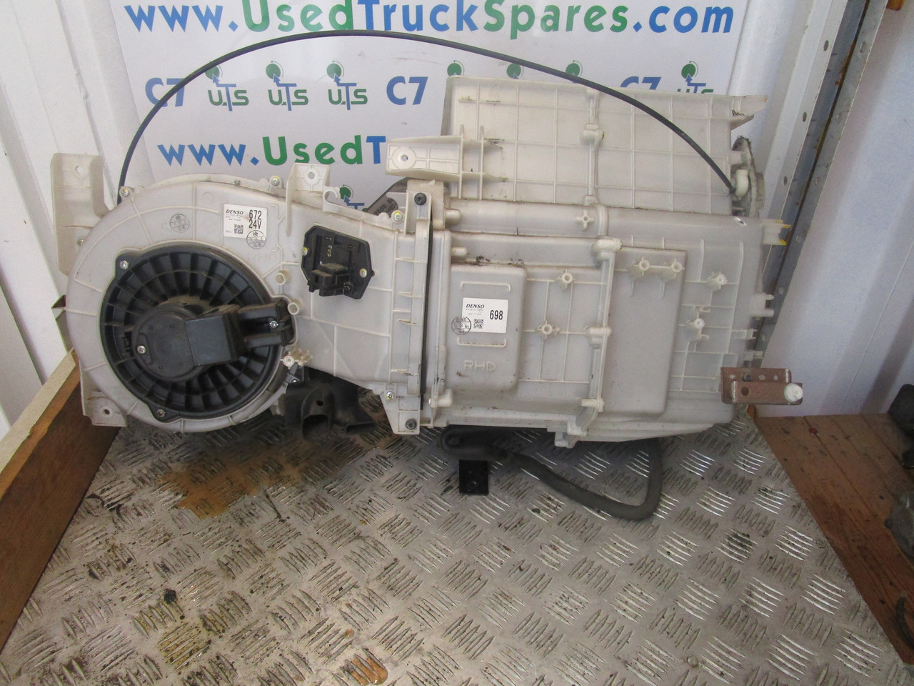 ISUZU N75 4HK1 COMPLETE HEATER MATRIX DENSO P/NO 443210-2982 - Moteur et pièces pour Camion: photos 1 ISUZU N75 4HK1 COMPLETE HEATER MATRIX DENSO P/NO 443210-2982 - Moteur et pièces pour Camion: photos 1