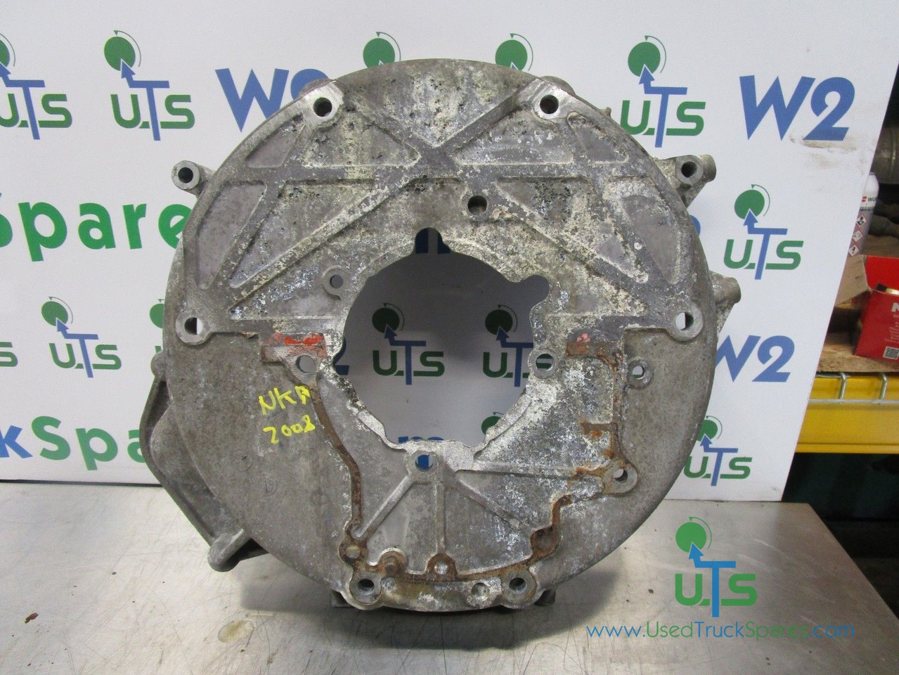 ISUZU NKR (4JJ1) FLYWHEEL BELLHOUSING - Volant moteur pour Camion: photos 1 ISUZU NKR (4JJ1) FLYWHEEL BELLHOUSING - Volant moteur pour Camion: photos 1