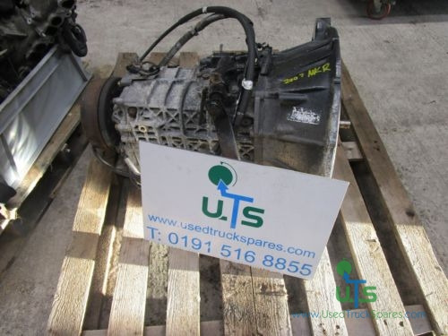 ISUZU NKR 5 SPEED MANUAL GEARBOX - Boîte de vitesse pour Camion: photos 1 ISUZU NKR 5 SPEED MANUAL GEARBOX - Boîte de vitesse pour Camion: photos 1