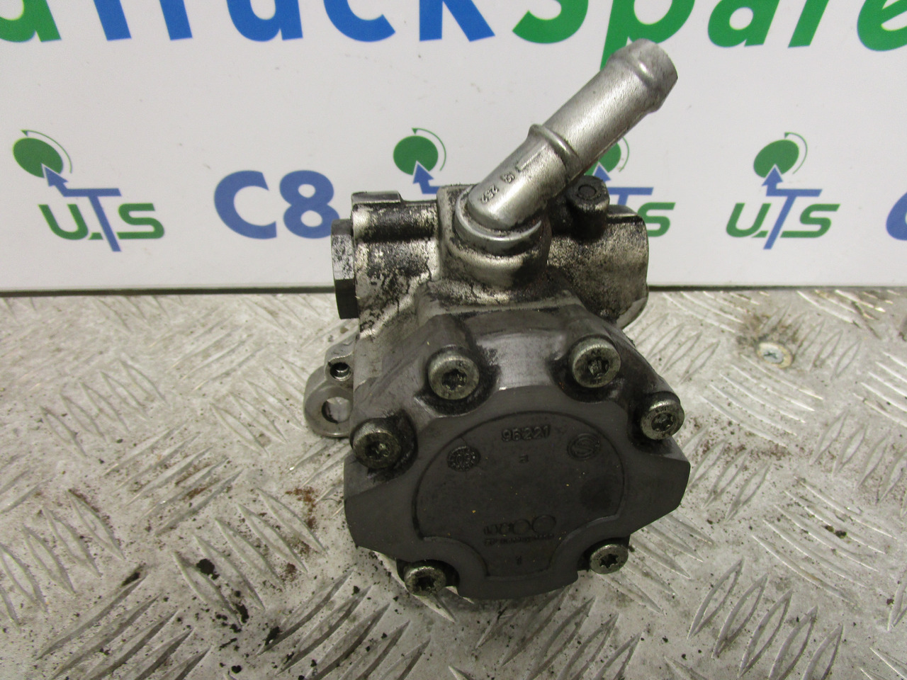 IVECO DAILY 3.0 POWER STEERING PUMP & DRIVE P/NO 7693955604 - Commande de gouvernail pour Camion: photos 1 IVECO DAILY 3.0 POWER STEERING PUMP & DRIVE P/NO 7693955604 - Commande de gouvernail pour Camion: photos 1