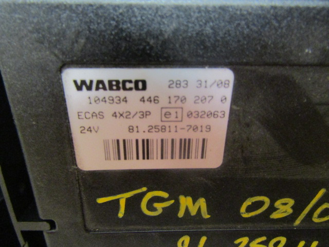 MAN TGM ECAS ECU WABCO P/NO 446 170 2070 MAN P/NO 81.25811.7019 - Bloc de gestion pour Camion: photos 2 MAN TGM ECAS ECU WABCO P/NO 446 170 2070 MAN P/NO 81.25811.7019 - Bloc de gestion pour Camion: photos 2