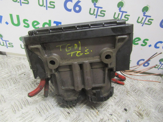 MAN TGS/TGX EBS MODULATOR P/NO 81.52106.6042 / K020024N00 - Pièces de frein pour Camion: photos 1 MAN TGS/TGX EBS MODULATOR P/NO 81.52106.6042 / K020024N00 - Pièces de frein pour Camion: photos 1