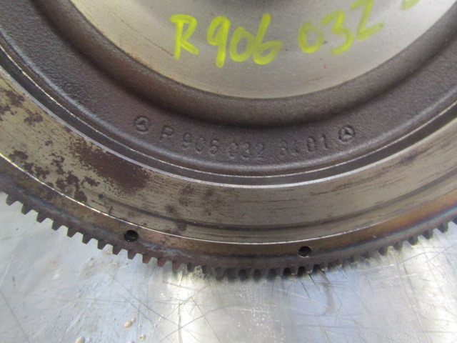 MERCEDES 1829 OM906 EURO 5 FLYWHEEL R906 032 3401 - Volant moteur pour Camion: photos 2 MERCEDES 1829 OM906 EURO 5 FLYWHEEL R906 032 3401 - Volant moteur pour Camion: photos 2