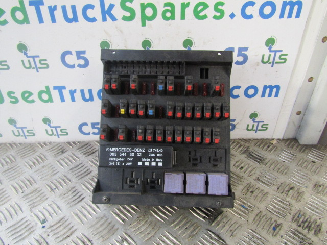 MERCEDES ATEGO FUSEBOARD P/NO A001 543 3615 - Système électrique pour Camion: photos 1 MERCEDES ATEGO FUSEBOARD P/NO A001 543 3615 - Système électrique pour Camion: photos 1