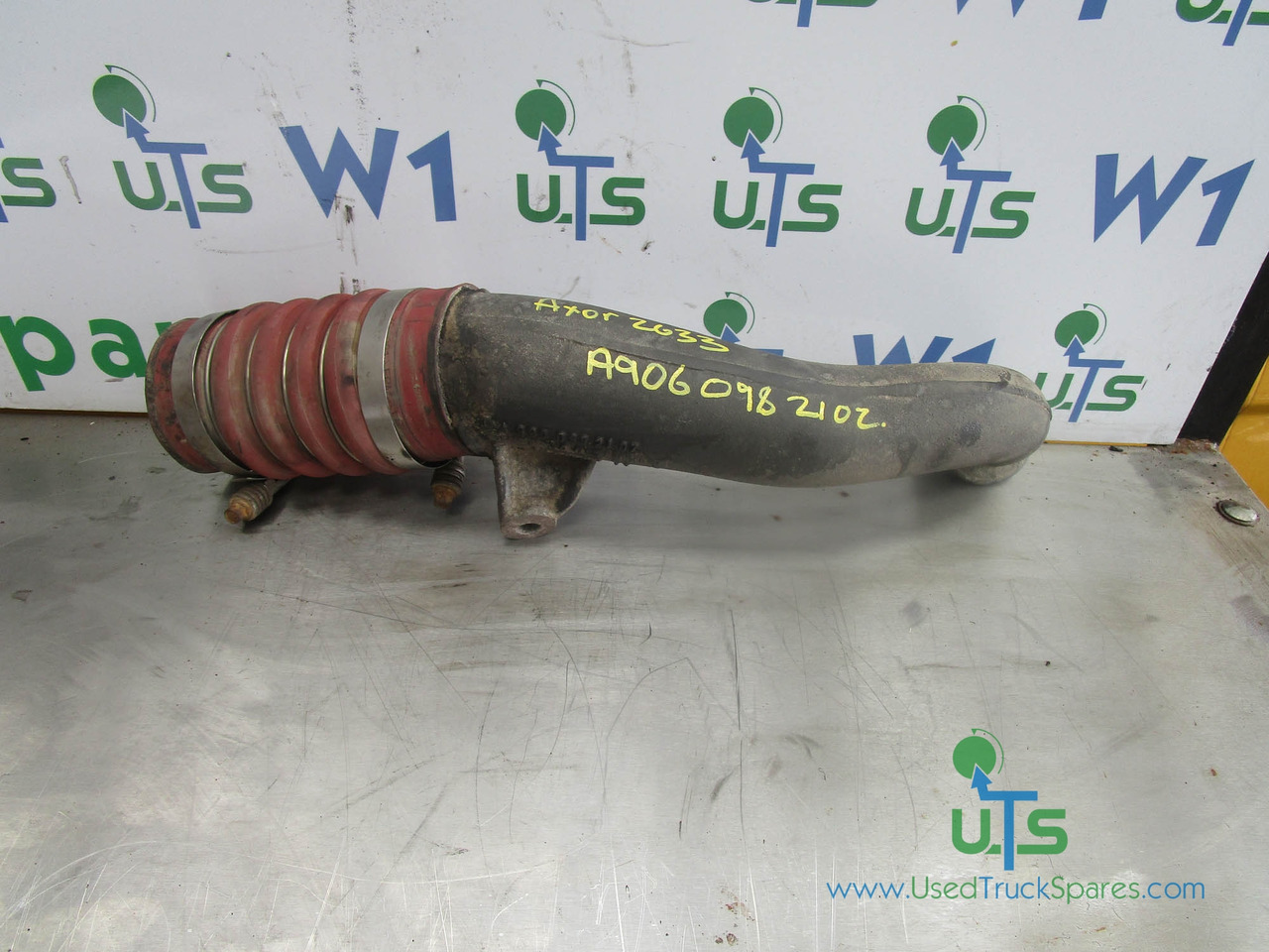 MERCEDES AXOR 2633 OM926 INTERCOOLER PIPE P/NO A9060982102 - Moteur et pièces pour Camion: photos 1 MERCEDES AXOR 2633 OM926 INTERCOOLER PIPE P/NO A9060982102 - Moteur et pièces pour Camion: photos 1
