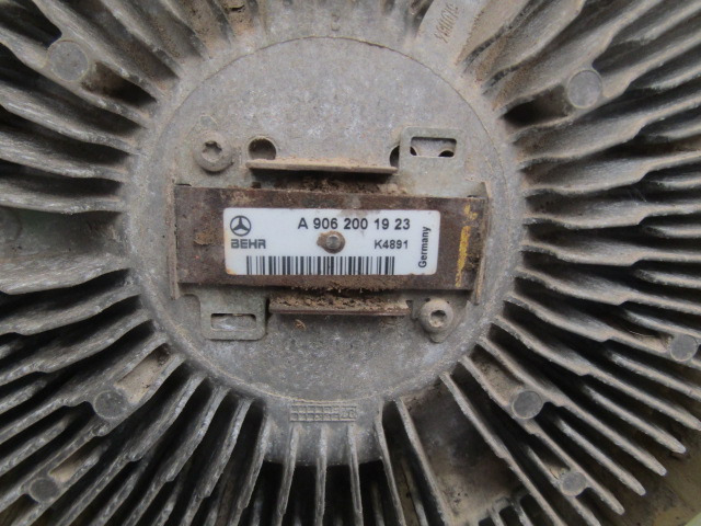 MERCEDES AXOR 2633 OM926 VISCUSS FAN P/NO A906 200 1923 - Moteur et pièces pour Camion: photos 2 MERCEDES AXOR 2633 OM926 VISCUSS FAN P/NO A906 200 1923 - Moteur et pièces pour Camion: photos 2