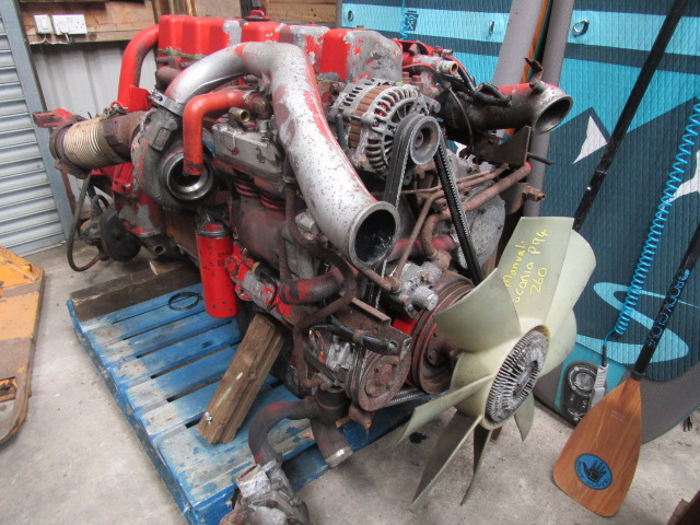 SCANIA P94 260 ENGINE & GEARBOX TYPE DSC9-12 COMPLETE WITH MANUAL PUMP - Boîte de vitesse pour Camion: photos 2 SCANIA P94 260 ENGINE & GEARBOX TYPE DSC9-12 COMPLETE WITH MANUAL PUMP - Boîte de vitesse pour Camion: photos 2