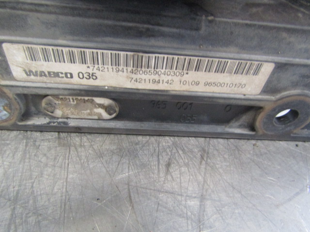 VOLVO FE BRAKE AND CLUTCH PEDAL BOX WABCO P/NO 7421194142 - Pièces de frein pour Camion: photos 2 VOLVO FE BRAKE AND CLUTCH PEDAL BOX WABCO P/NO 7421194142 - Pièces de frein pour Camion: photos 2