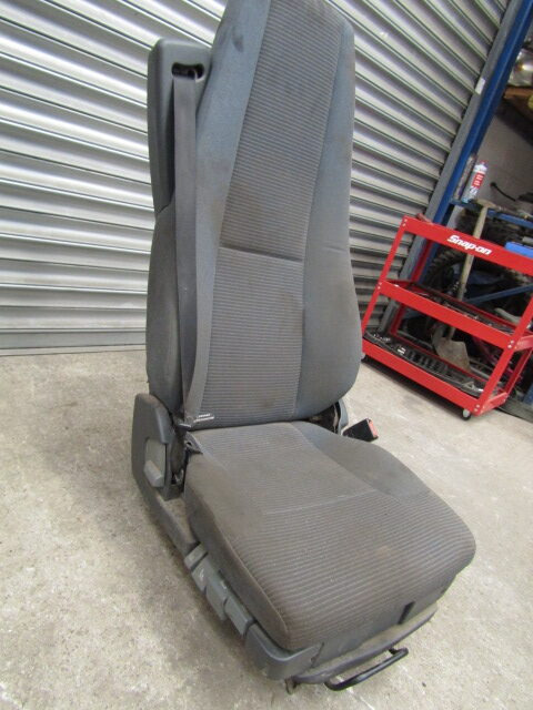 VOLVO FE DRIVER SEAT (AIR) SUITS 2007/13 - Cabine et intérieur pour Camion: photos 3 VOLVO FE DRIVER SEAT (AIR) SUITS 2007/13 - Cabine et intérieur pour Camion: photos 3