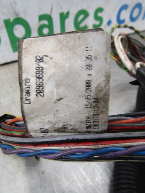 VOLVO FH13A ECU / FUSEBOARD HARNESS P/NO 20969699 / 02 - Bloc de gestion pour Camion: photos 3 VOLVO FH13A ECU / FUSEBOARD HARNESS P/NO 20969699 / 02 - Bloc de gestion pour Camion: photos 3