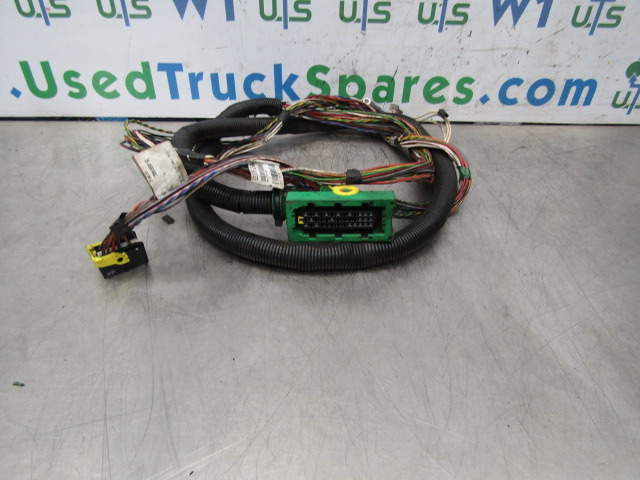 VOLVO FH13A ECU / FUSEBOARD HARNESS P/NO 20969699 / 02 - Bloc de gestion pour Camion: photos 1 VOLVO FH13A ECU / FUSEBOARD HARNESS P/NO 20969699 / 02 - Bloc de gestion pour Camion: photos 1