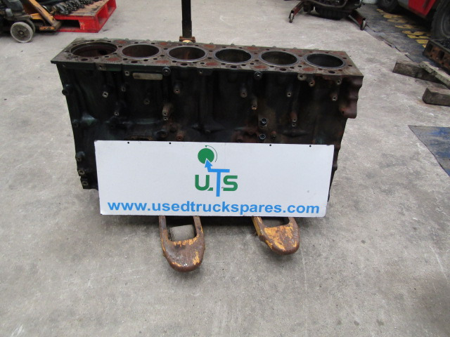 VOLVO FH13A ENGINE BLOCK ( NEEDS 1 LINER) - Moteur et pièces pour Camion: photos 4 VOLVO FH13A ENGINE BLOCK ( NEEDS 1 LINER) - Moteur et pièces pour Camion: photos 4