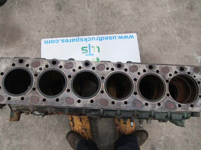VOLVO FH13A ENGINE BLOCK ( NEEDS 1 LINER) - Moteur et pièces pour Camion: photos 1 VOLVO FH13A ENGINE BLOCK ( NEEDS 1 LINER) - Moteur et pièces pour Camion: photos 1