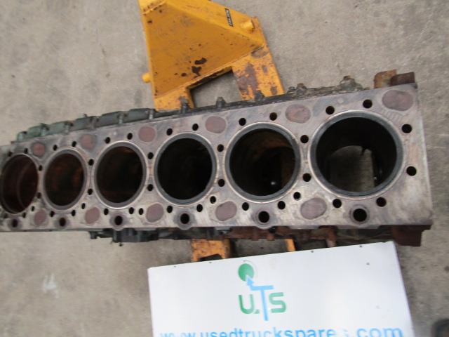 VOLVO FH13A ENGINE BLOCK ( NEEDS 1 LINER) - Moteur et pièces pour Camion: photos 2 VOLVO FH13A ENGINE BLOCK ( NEEDS 1 LINER) - Moteur et pièces pour Camion: photos 2