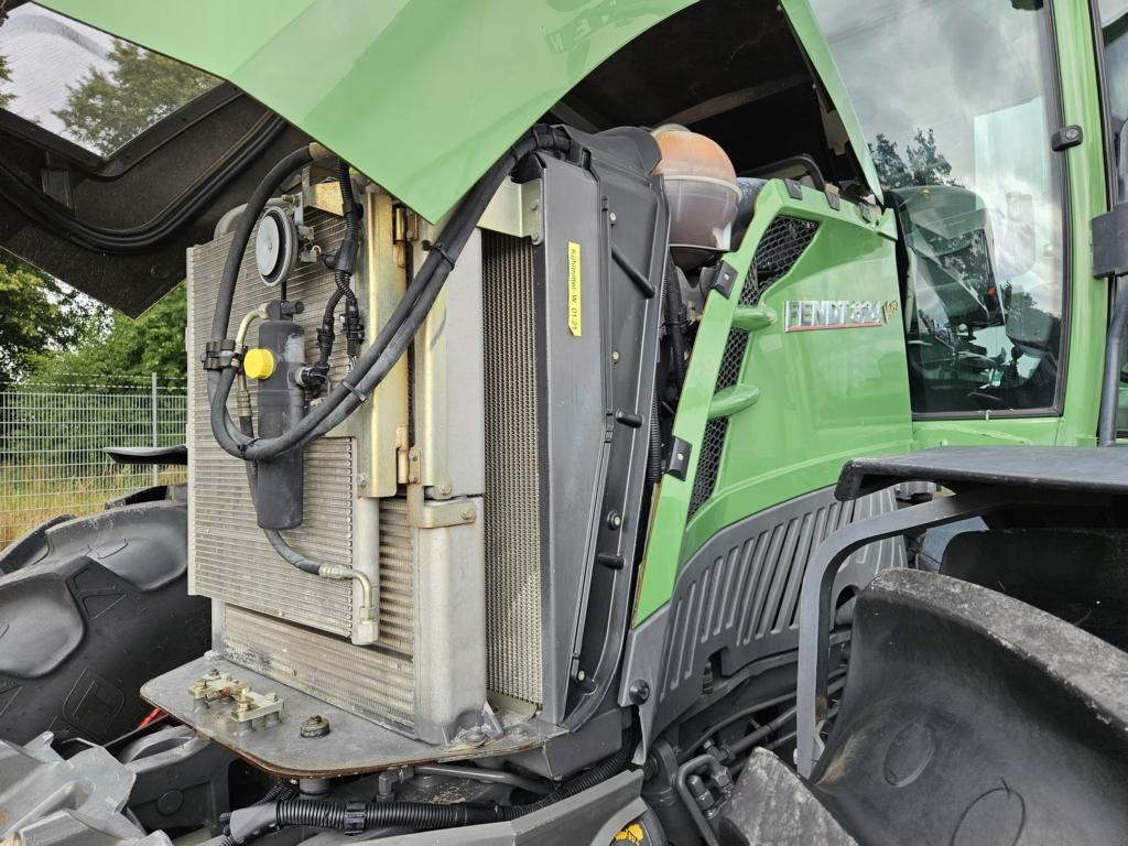 Fendt 824 Vario ProfiPlus - Tracteur agricole: photos 4 Fendt 824 Vario ProfiPlus - Tracteur agricole: photos 4