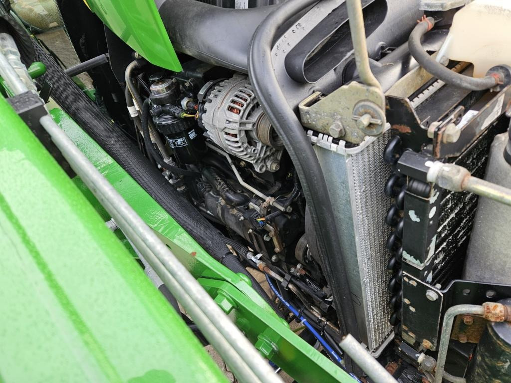 John Deere 4720 - Tracteur communal: photos 3 John Deere 4720 - Tracteur communal: photos 3