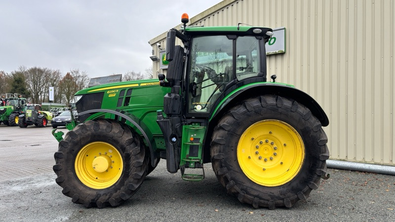 Tracteur agricole John Deere 6230 R: photos 29 Tracteur agricole John Deere 6230 R: photos 29