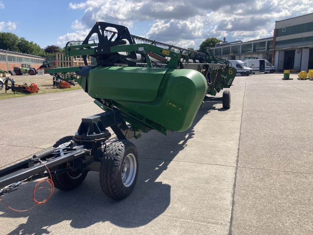 John Deere 630X - Moissonneuse-batteuse: photos 2 John Deere 630X - Moissonneuse-batteuse: photos 2
