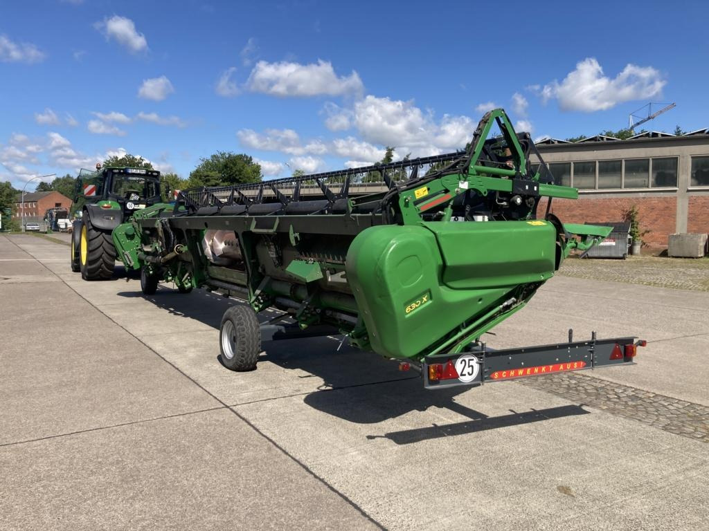 John Deere 630X - Moissonneuse-batteuse: photos 3 John Deere 630X - Moissonneuse-batteuse: photos 3