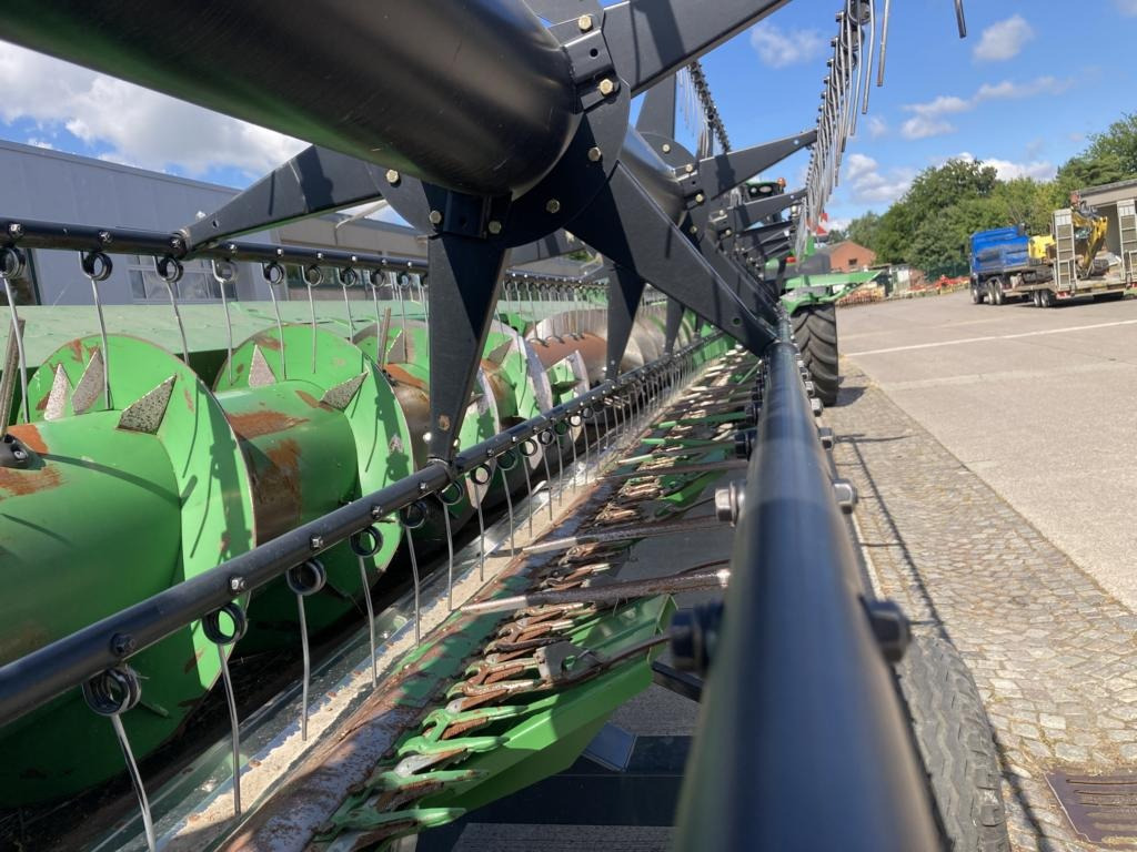 John Deere 630X - Moissonneuse-batteuse: photos 4 John Deere 630X - Moissonneuse-batteuse: photos 4