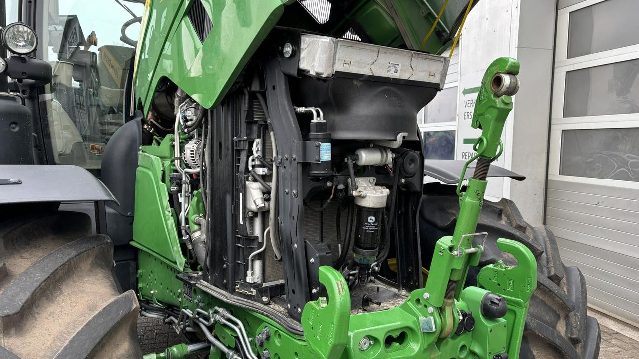 John Deere 6R215 - Tracteur agricole: photos 2 John Deere 6R215 - Tracteur agricole: photos 2