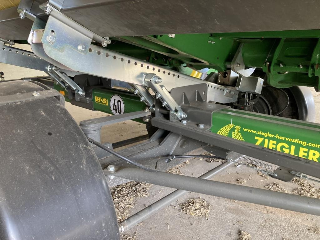 John Deere HD35X MY24 - Moissonneuse-batteuse: photos 4 John Deere HD35X MY24 - Moissonneuse-batteuse: photos 4