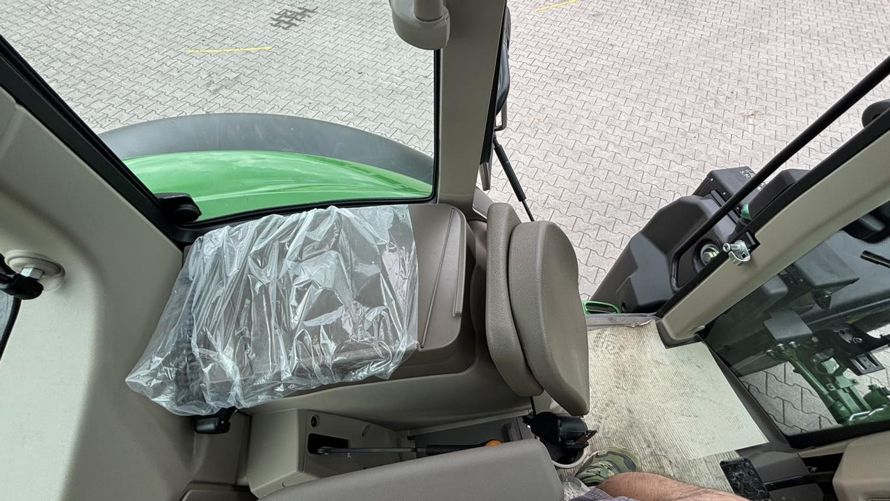 John Deere TRAKTOR 6120M MIT KABINE - Tracteur agricole: photos 5 John Deere TRAKTOR 6120M MIT KABINE - Tracteur agricole: photos 5