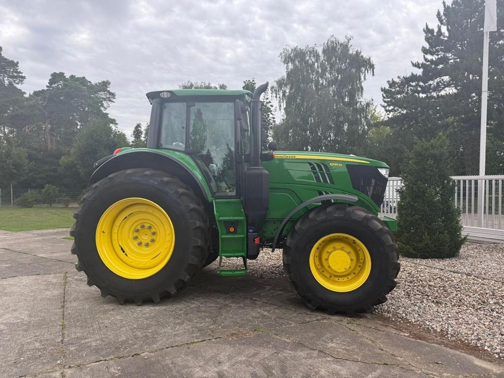 John Deere TRAKTOR 6195M MIT KABINE - Tracteur agricole: photos 1 John Deere TRAKTOR 6195M MIT KABINE - Tracteur agricole: photos 1