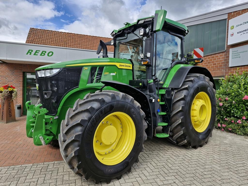 John Deere TRAKTOR 7R330 - Tracteur agricole: photos 1 John Deere TRAKTOR 7R330 - Tracteur agricole: photos 1