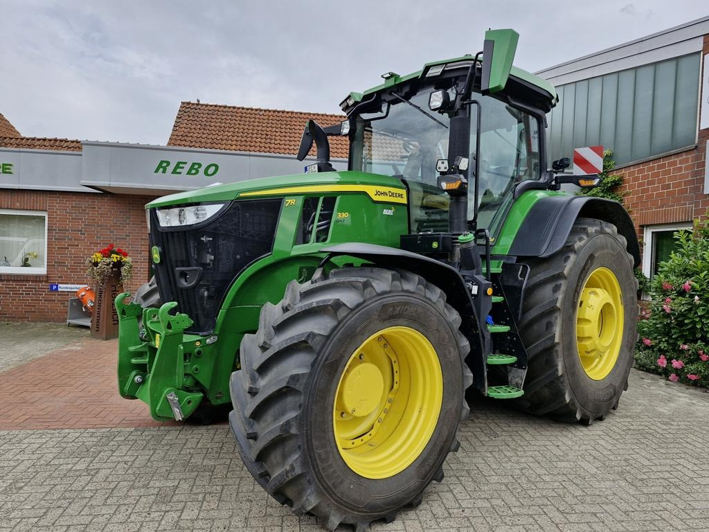 John Deere TRAKTOR 7R330 - Tracteur agricole: photos 1 John Deere TRAKTOR 7R330 - Tracteur agricole: photos 1