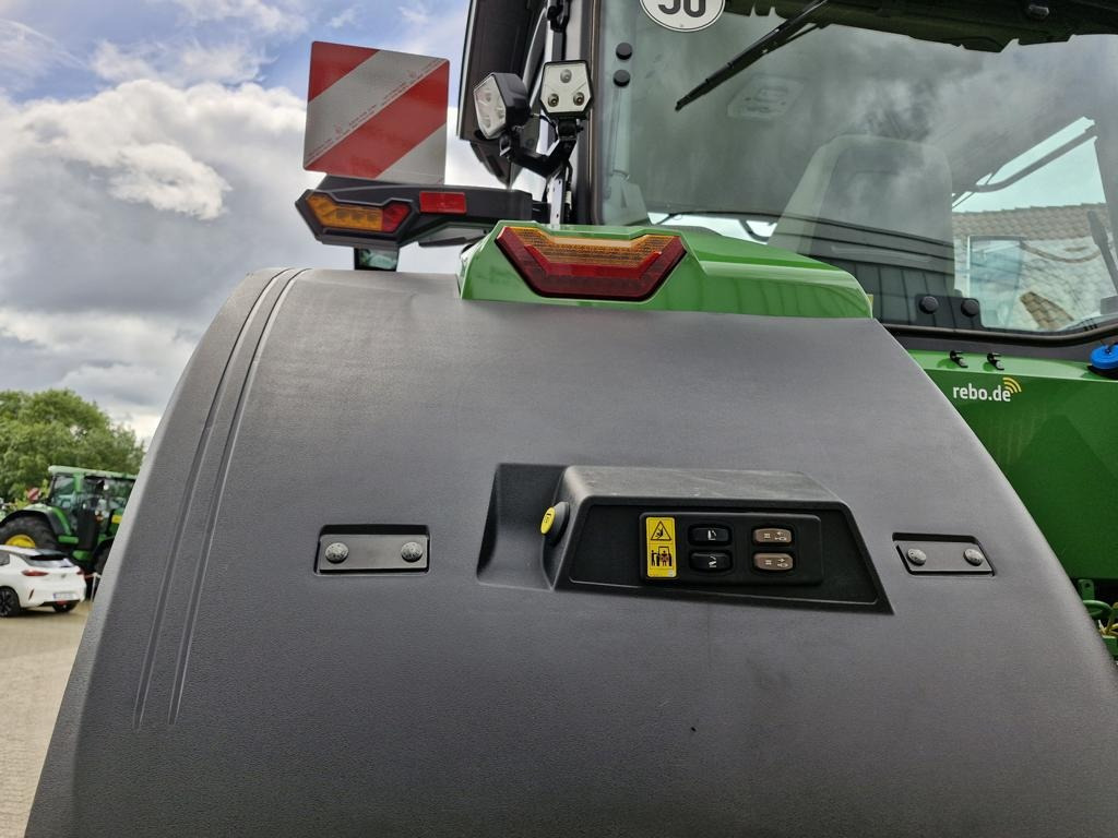 John Deere TRAKTOR 7R330 - Tracteur agricole: photos 2 John Deere TRAKTOR 7R330 - Tracteur agricole: photos 2
