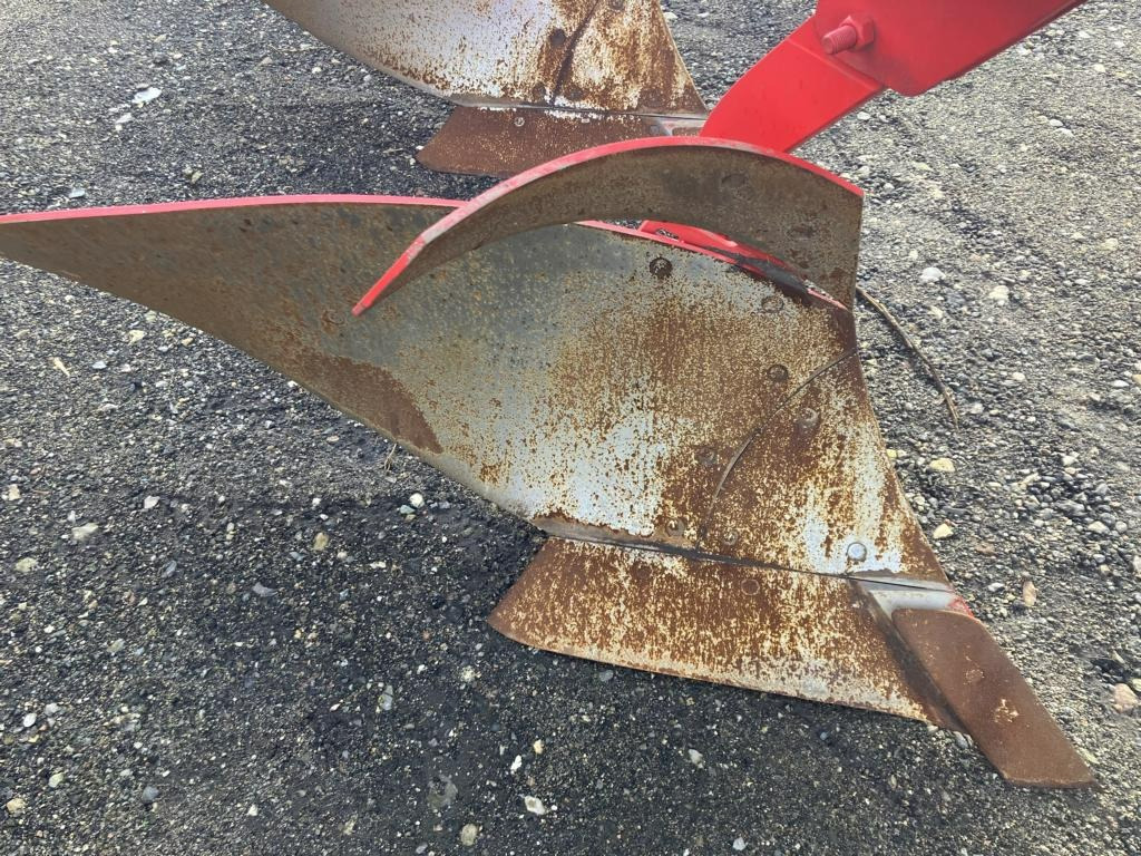 Pöttinger SERVO 45 M 5-SCHAR NOVA - Charrue: photos 3 Pöttinger SERVO 45 M 5-SCHAR NOVA - Charrue: photos 3