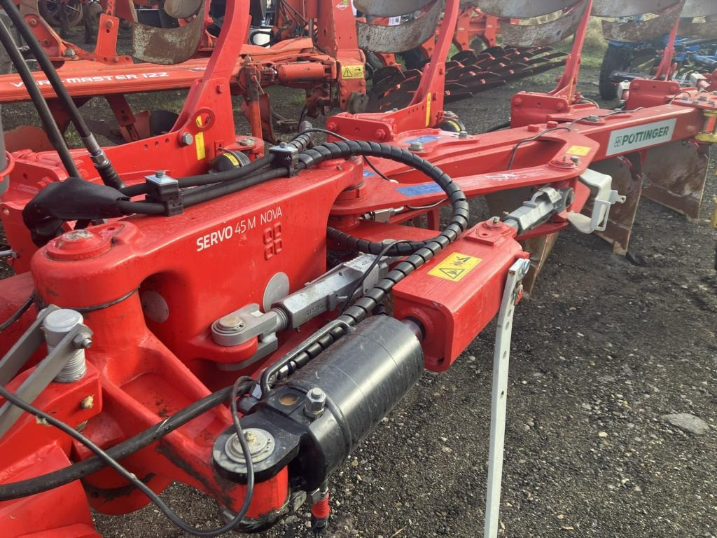 Pöttinger SERVO 45 M 5-SCHAR NOVA - Charrue: photos 5 Pöttinger SERVO 45 M 5-SCHAR NOVA - Charrue: photos 5
