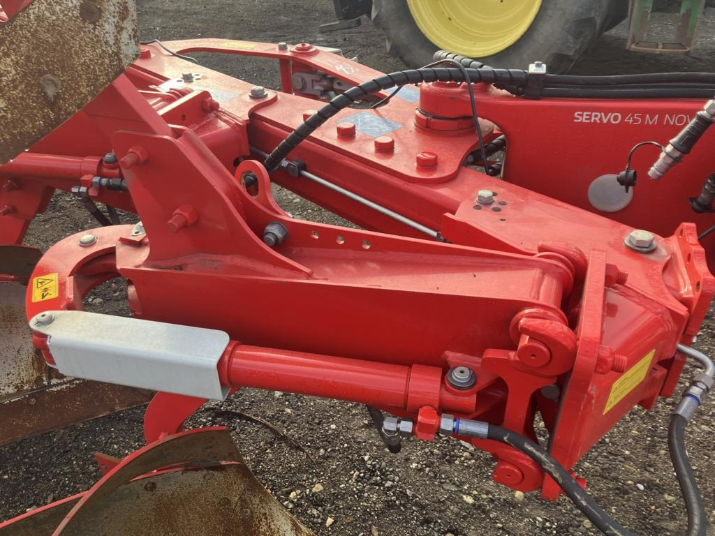 Pöttinger SERVO 45 M 5-SCHAR NOVA - Charrue: photos 4 Pöttinger SERVO 45 M 5-SCHAR NOVA - Charrue: photos 4