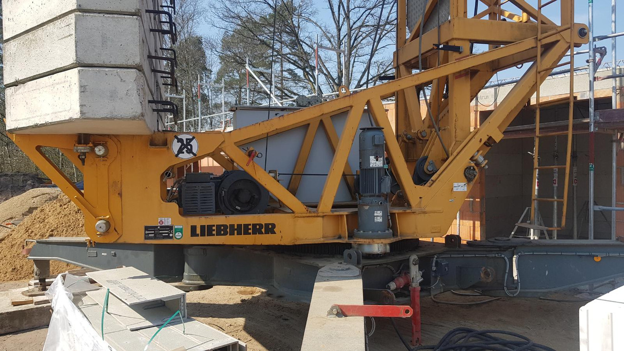 Liebherr 71K used 2007 - Grue à tour: photos 2 Liebherr 71K used 2007 - Grue à tour: photos 2