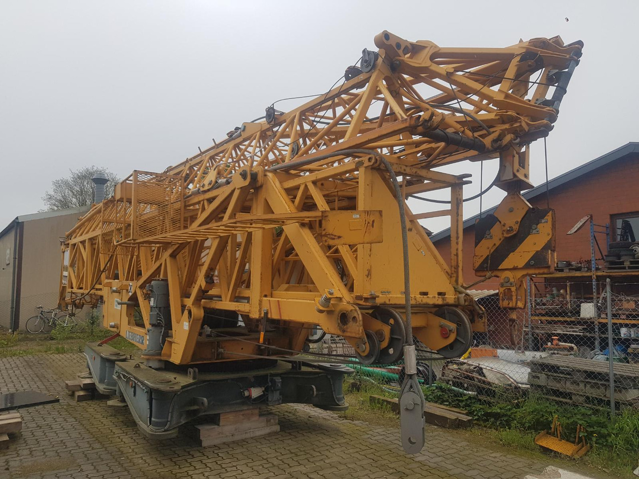 Liebherr 71K used 2007 - Grue à tour: photos 1 Liebherr 71K used 2007 - Grue à tour: photos 1