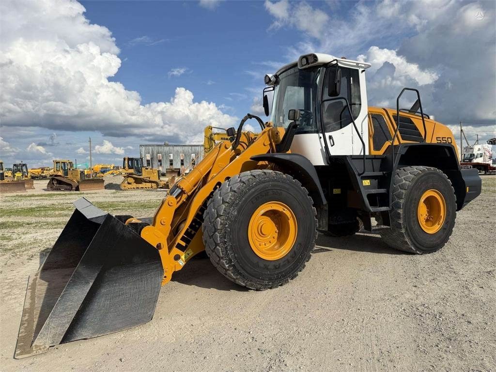 Liebherr L 550 , quick coupler - Chargeuse sur pneus: photos 3 Liebherr L 550 , quick coupler - Chargeuse sur pneus: photos 3